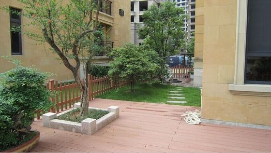 Decking composto de WPC em dificuldade para projetos modernos ao ar livre Resistente a rachaduras