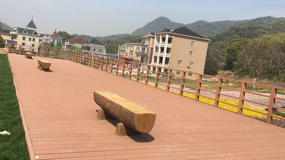 Deck de piso WPC de alta resistência para espaços externos modernos resistente ao desgaste
