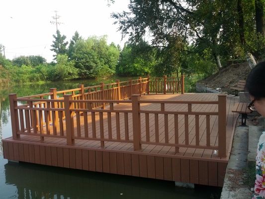 जल प्रतिरोधी WPC कम्पोजिट बाड़ लगाना WPC पैनल गेट के लिए अनुकूलन योग्य